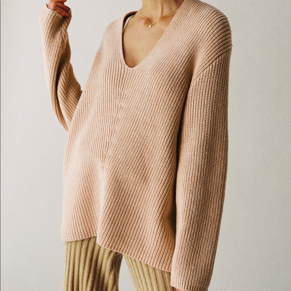 NWOT URBAN OUTFITTER’S VICTORIA OVERSIZED SWEATER